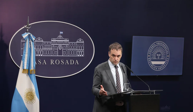 Adorni protagonizó una insólita explicación sobre la desigualdad.