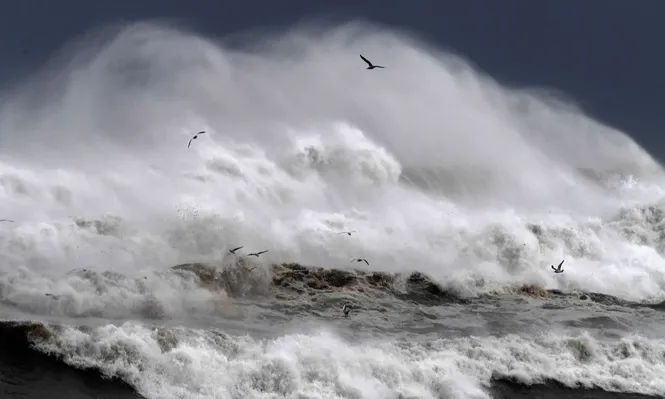 Galicia, Asturias, Cantabria y País Vasco, en alerta por olas de 7 metros.