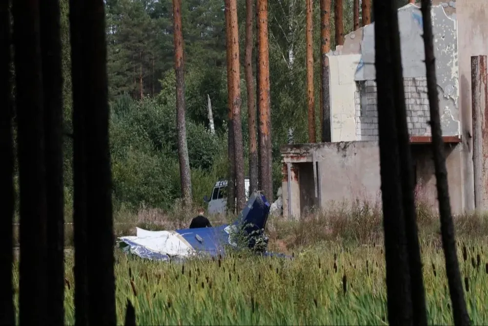 La caja negra del avión caído fue encontrada, pero el silencio oficial sobre su contenido ya lleva más de un día