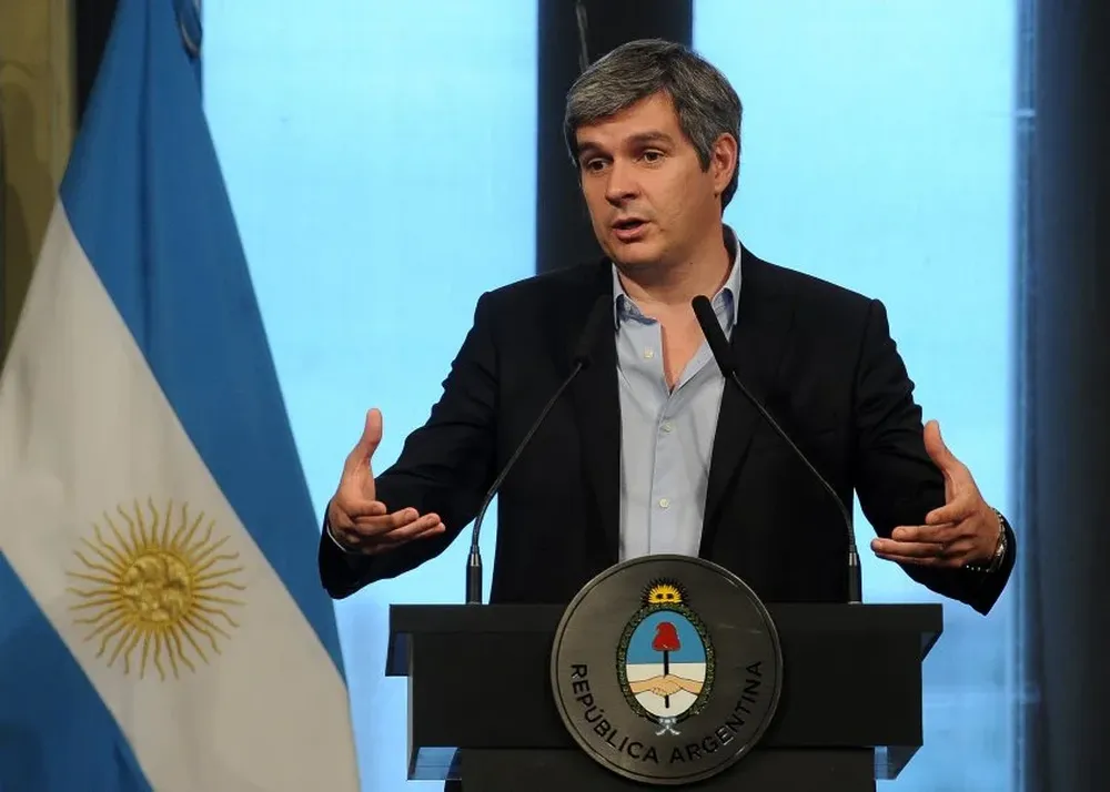 El jefe de Gabinete, Marcos Peña, confirmó este lunes la salida de Prat-Gay