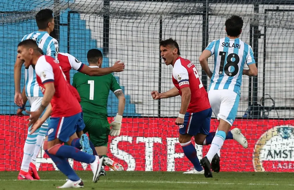 Nacional 1- Racing 0 en Avellaneda