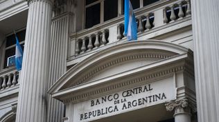 El Banco Central baja encajes, libera pesos y busca que vuelva a crecer el crédito