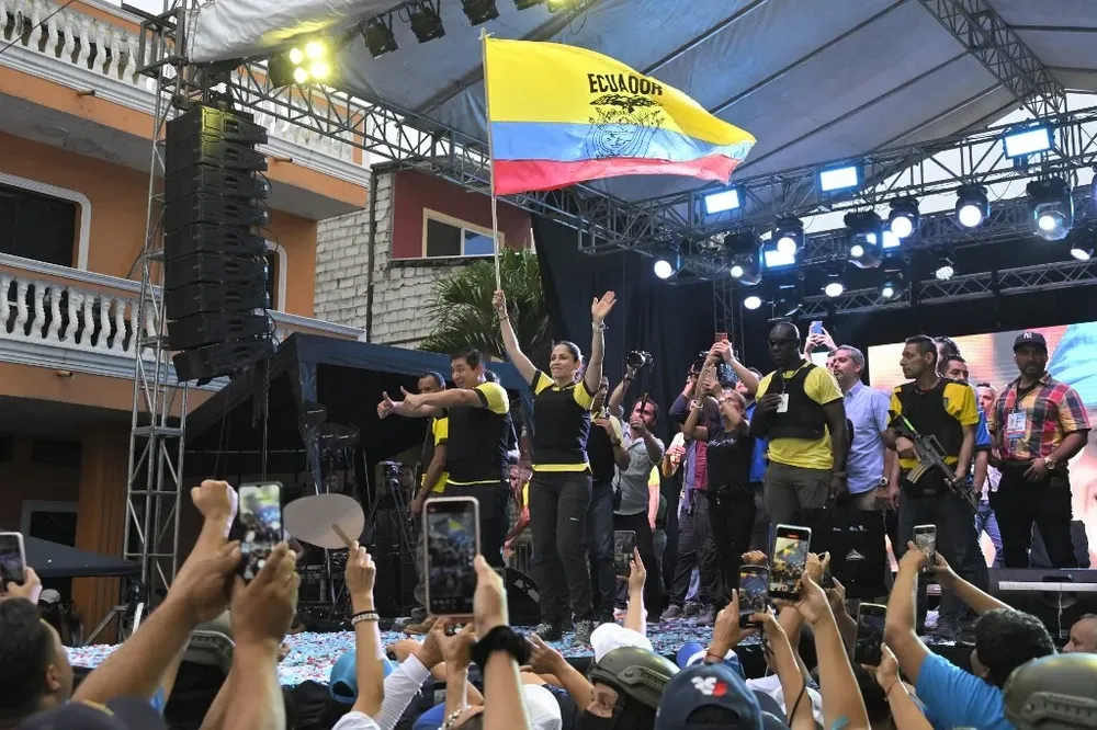 La candidata correísta Luisa González le sacó diez puntos de ventaja en la primera vuelta al empresario Daniel Noboa