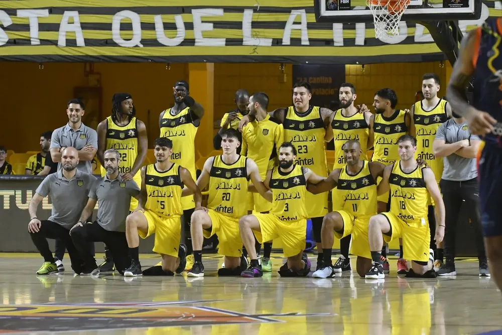 Peñarol en el debut del Final 6