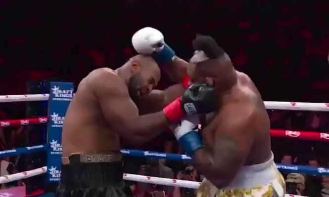 El momento en el que se le sale la peluca a Jarrell Miller