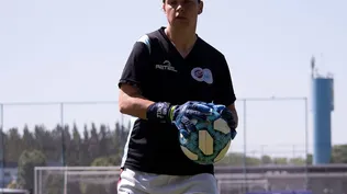 Sofía Olivera con la camiseta de UAI Urquiza del fútbol argentino