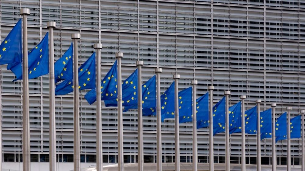 Banderas de la UE frente a la sede de la Comisión Europea.