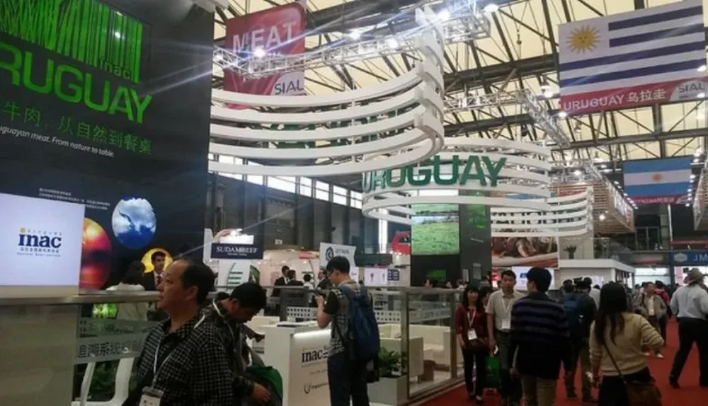 El stand de INAC en plena actividad en la Expo Sial China 2015
