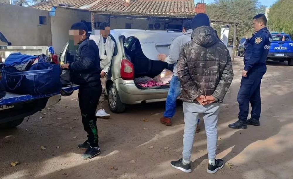Insólito: detuvieron a un auto en Córdoba que llevaba a una niña de 9 años en el baúl