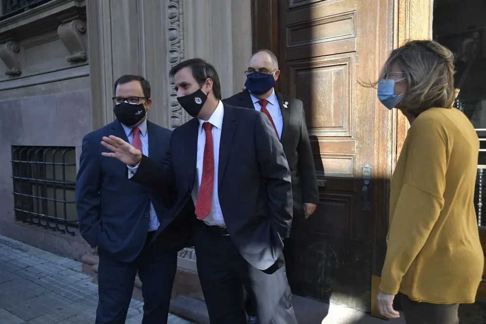 Los diputados del Partido Colorado negociaron en el Parlamento con los nacionalistas