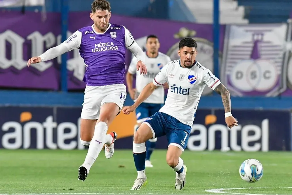 Federico Martínez escapa de Yeferson Quintana