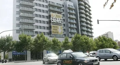 El edificio de Valencia se promocionaba con fachadas de innovador material de aluminio.