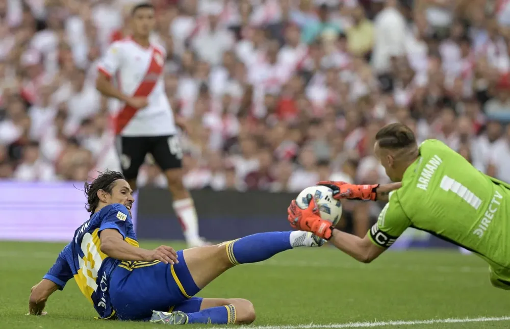 Cavani en el superclásico argentino
