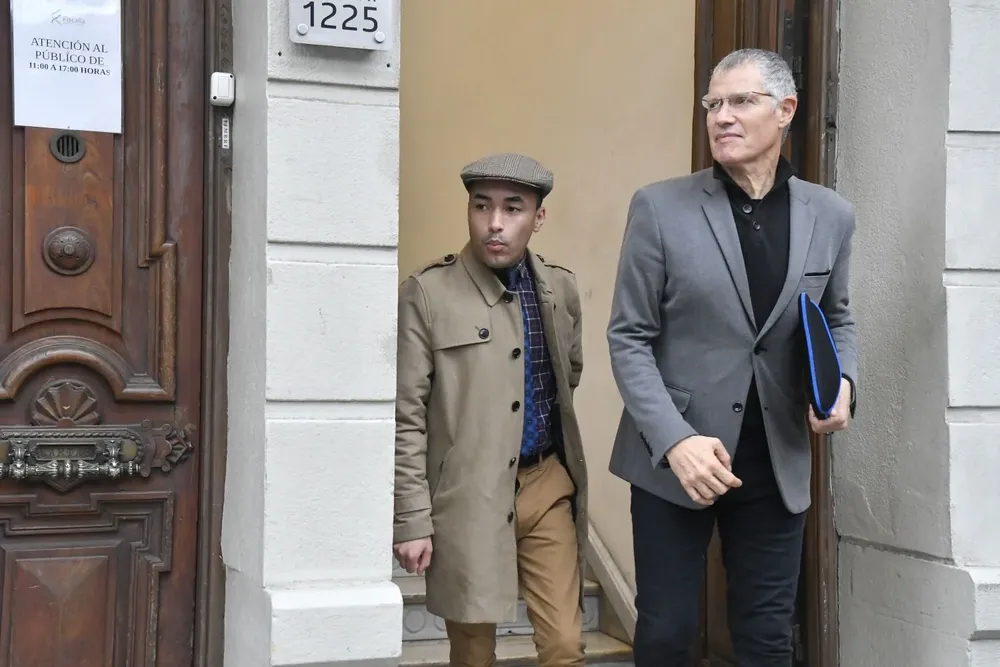 Mauvezin con su abogado Juan Carlos Fernández Lecchini