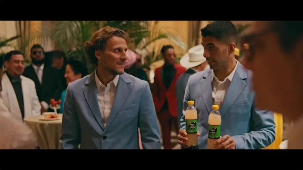 Forlán y Suárez amargando una fiesta.