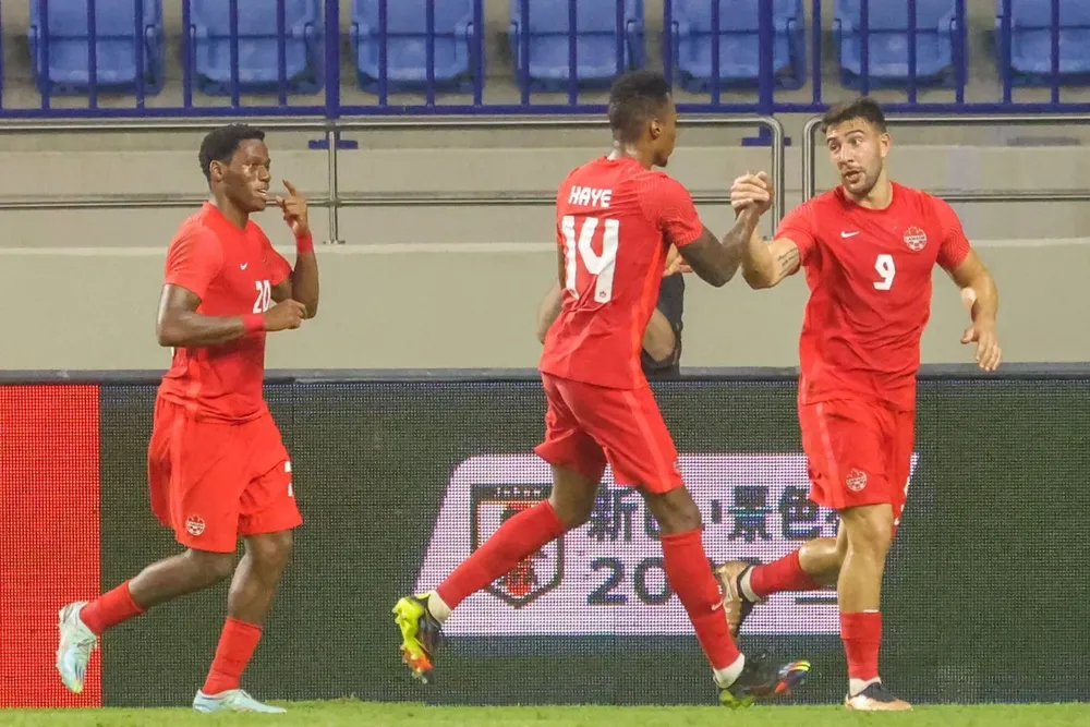 Mark-Anthony Kaye felicita a Cavallini