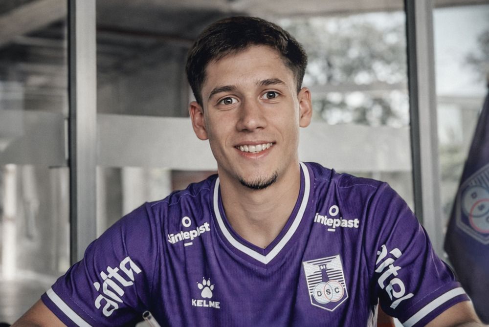 Axel Frugone en su presentación como jugador de Defensor Sporting