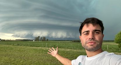 El cazatormentas uruguayo que mezcla miedo, adrenalina y ciencia: quién es Matías Mederos