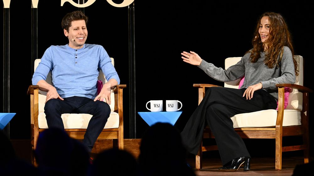 Sam Altman, fundador de OpenAI, y Mira Murati, directora de tecnología.
