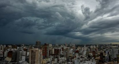 alerta naranja por calor extremo y riesgo de tormentas en caba, ¿a que hora llueve hoy jueves 15 de enero?
