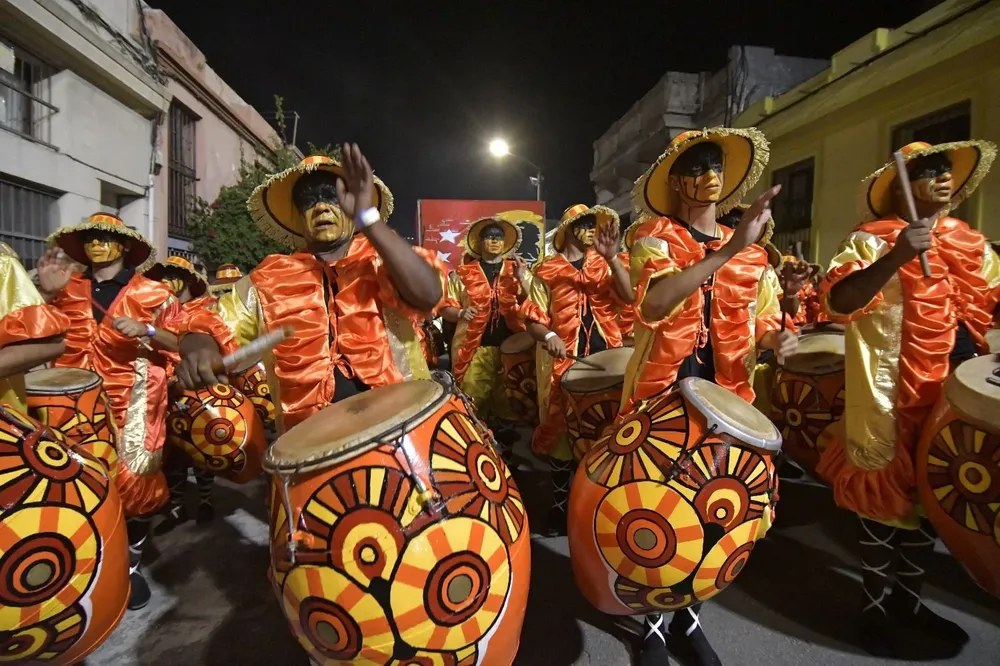 Desfile de Llamadas, por calles de los barrios Sur y Palermo.