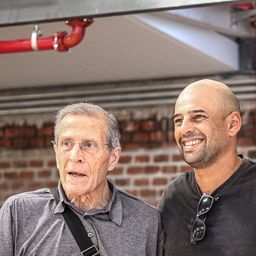 El Maestro Óscar Tabárez visitó a Diego Godín en su emprendimiento