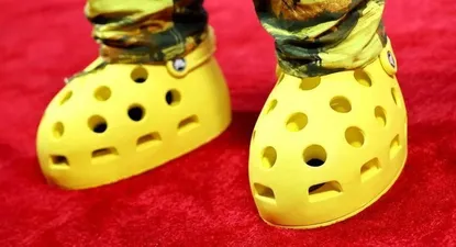 Zapatos gigantes: la llamativa tendencia que se apoderó de las pasarelas en 2023