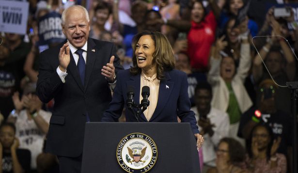 Tim Walz y Kamala Harris en el primer acto de campaña juntos en Philadelphia, el 6 de agosto