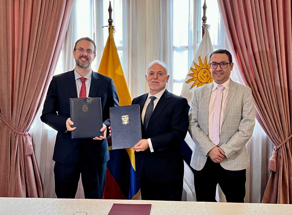 Firma de convenio de servicios aéreos entre Uruguay y Ecuador&nbsp;
