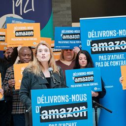 Caroline Senneville, presidenta del sindicato CSN, ofreció una conferencia de prensa el martes para denunciar las acciones de Amazon.