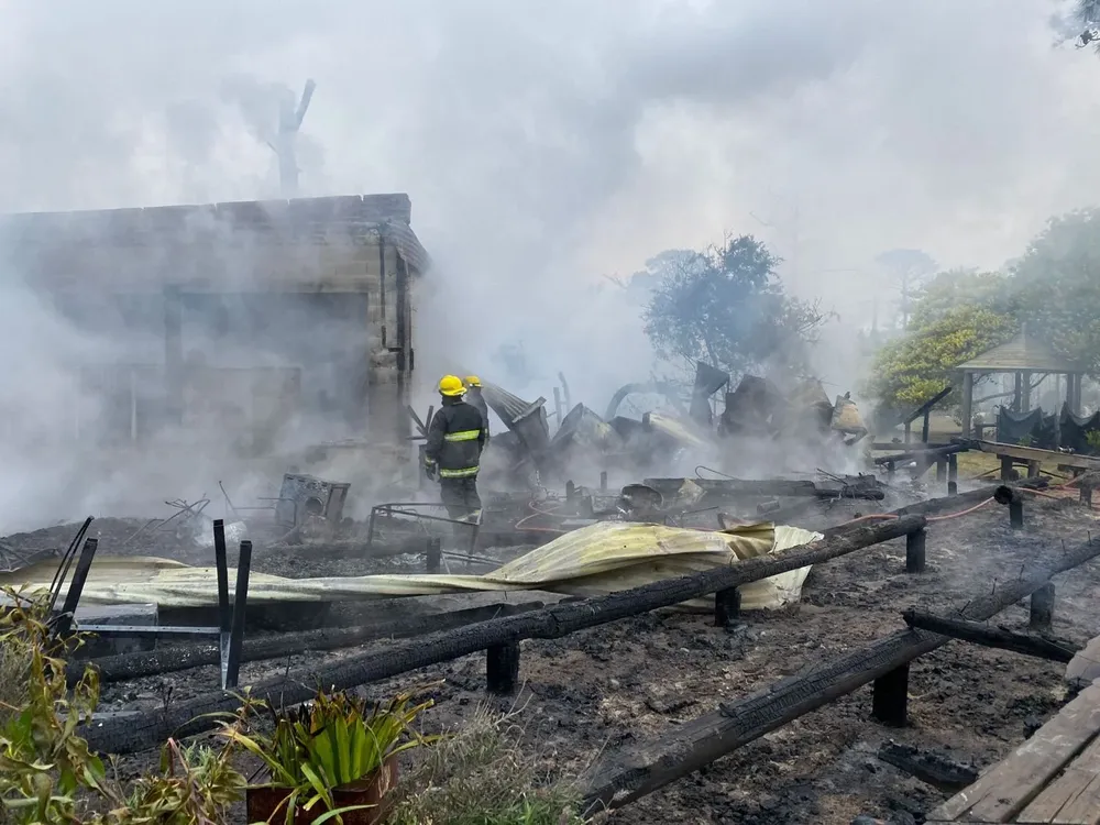 El fuego se propagó en la madrugada de este martes