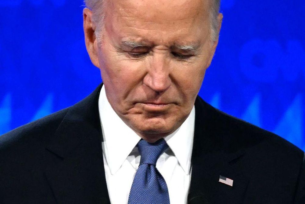 Una foto de primer plano de Joe Biden durante el debate de 2024.