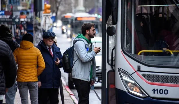 El rodaje de El beso de la mujer araña empezó en Montevideo y genera cortes y desvíos en el tránsito