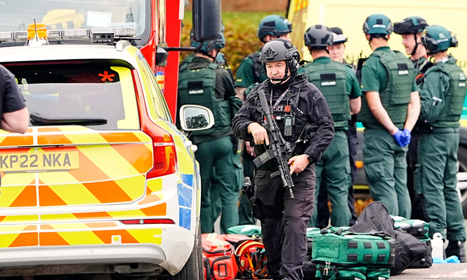 Investigan si uno de los fallecidos en ataque terrorista a la sinagoga de Manchester murió por un disparo policial