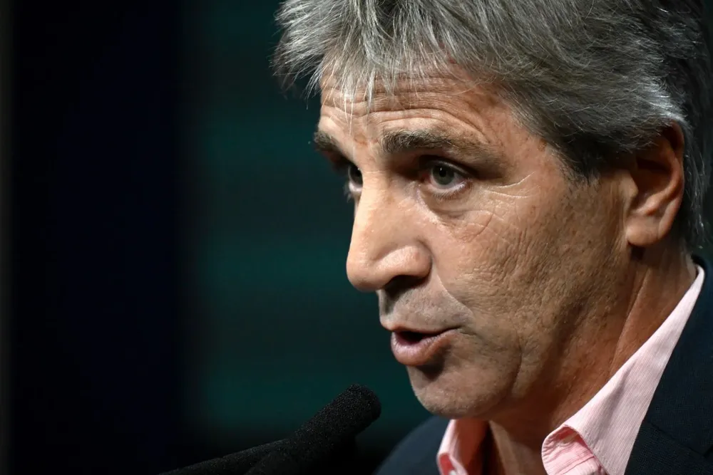 El ministro de Economía Luis Toto Caputo