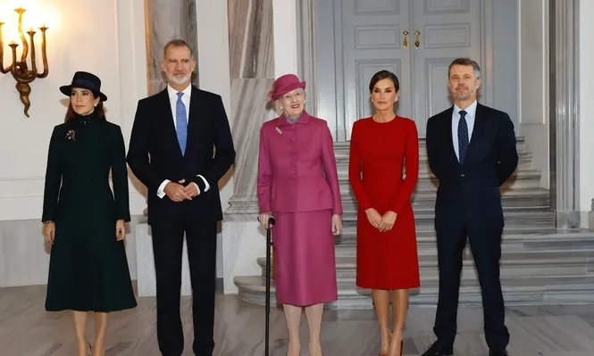 Los Reyes Felipe VI y Letizia junto a la reina Margarita II de Dinamarca y los príncipes herederos, Federico y Mary durante la visita de Estado.