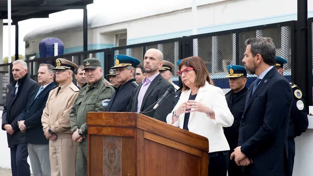Los oficiales podrán consultar si efectivamente una persona tiene pedido de captura o alguna otra medida restrictiva que requiera su inmediata detención.