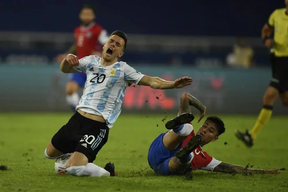 Vuela el pasto en el Nilton Santos