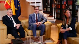 El presidente de España, Pedro Sánchez, junto a la diputada de Junts, Miriam Nogueras y al detenido dirigente del PSOE, Santos Cerdan.