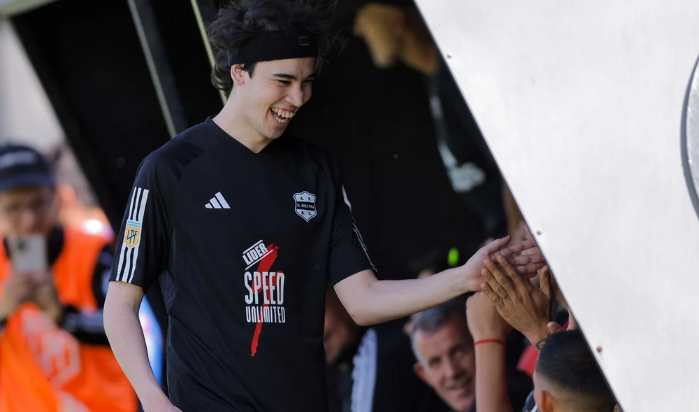 La inclusión de Spreen en el partido entre Riestra y Vélez generó polémica en el fútbol argentino.