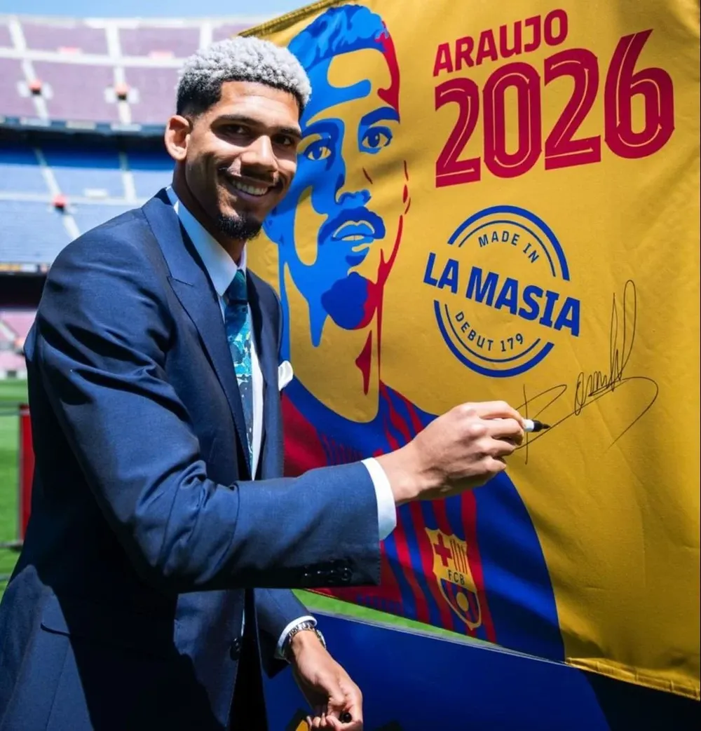 Ronald Araujo volvió a alimentar el tema de La Masía junto con Barcelona, luego de haber firmado su nuevo contrato