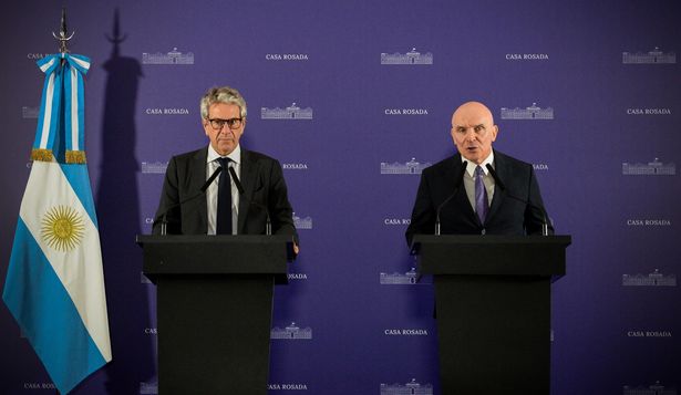 El Gobierno presentó el proyecto de ley para regularizar los dólares del colchón y abandonar el régimen persecutorio