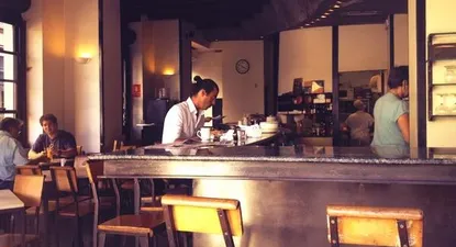 El Observador | Alejandro Lembo espera en el Café Bacacay a los jugadores de Nacional que declaran en el juzgado