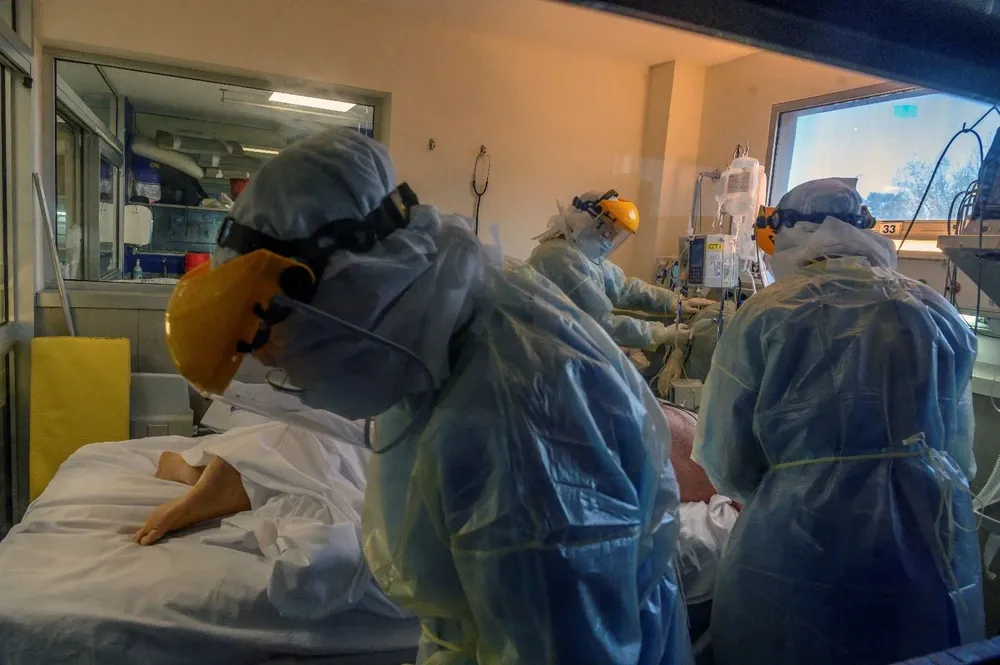 Ingresos a CTI se mantienen en 48 diarios en el promedio móvil