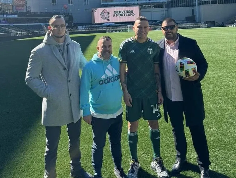 Jonathan Rodríguez junto a Edgardo Lasalvia