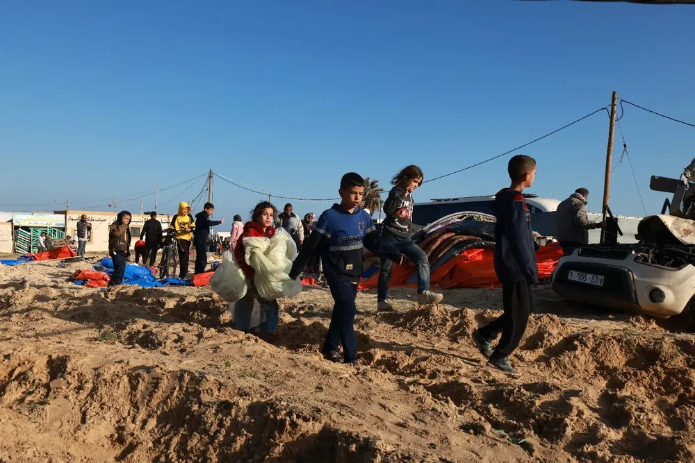 Desplazados palestinos de Jan Yunis, al sur de la Franja de Gaza.