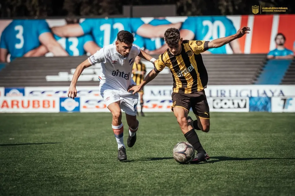 Peñarol y Nacional jugaron sábado y domingo los clásicos de divisiones formativas
