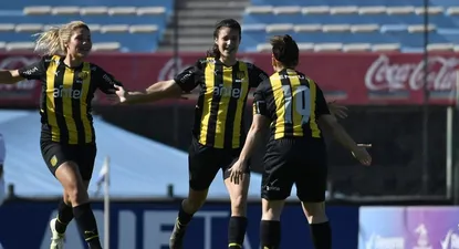 Sofía Ramondegui festeja un gol de Peñarol
