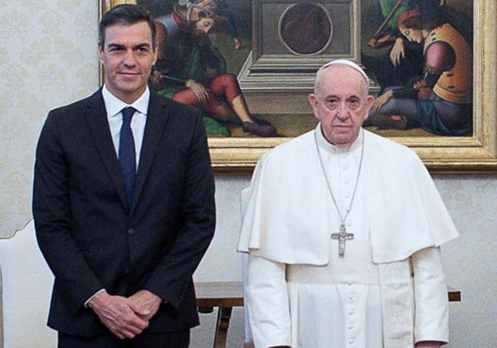 Pedro Sánchez y el Papa Francisco.