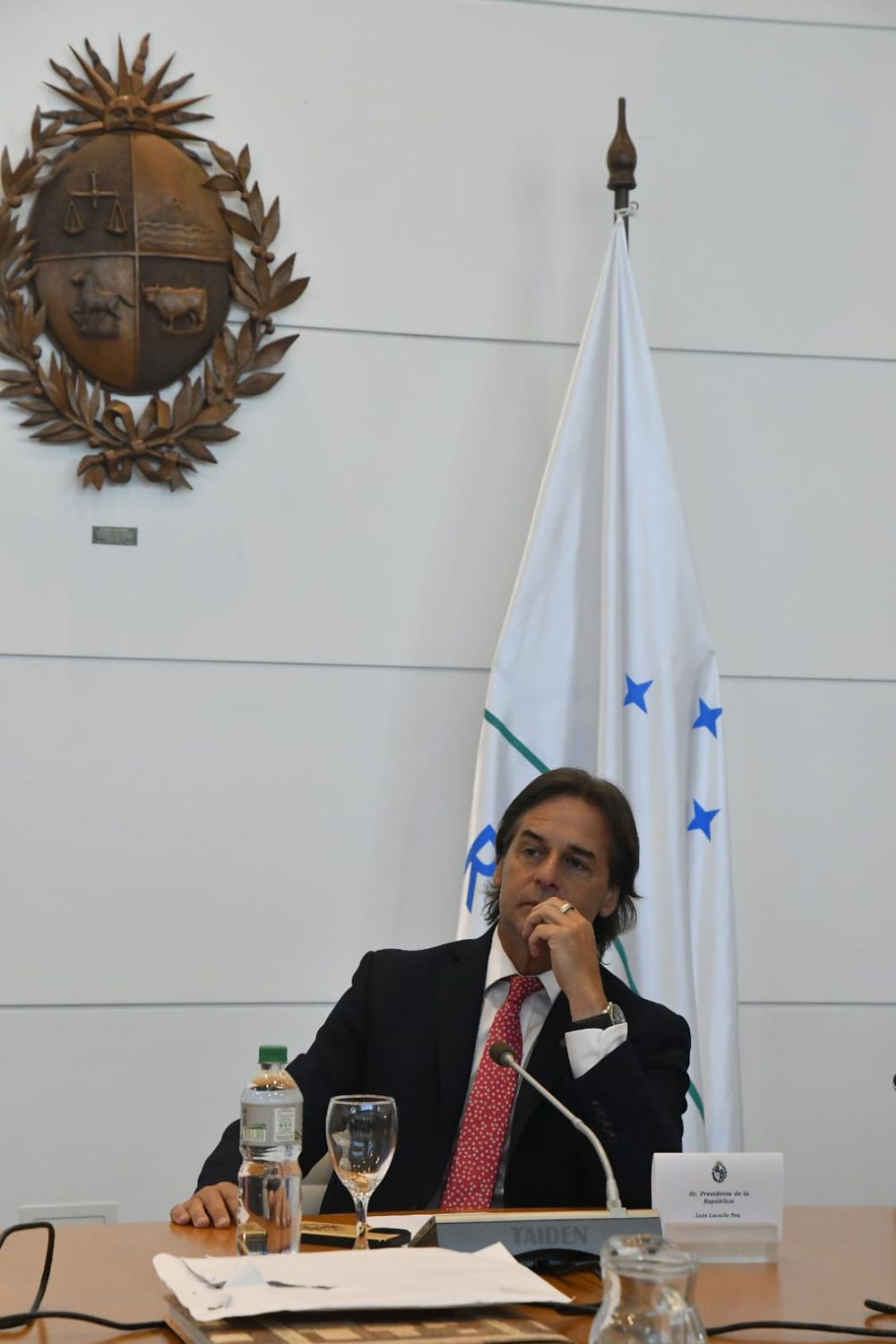 Luis Lacalle Pou en Consejo de Ministros para iniciar la transición con Yamandú Orsi.jpeg